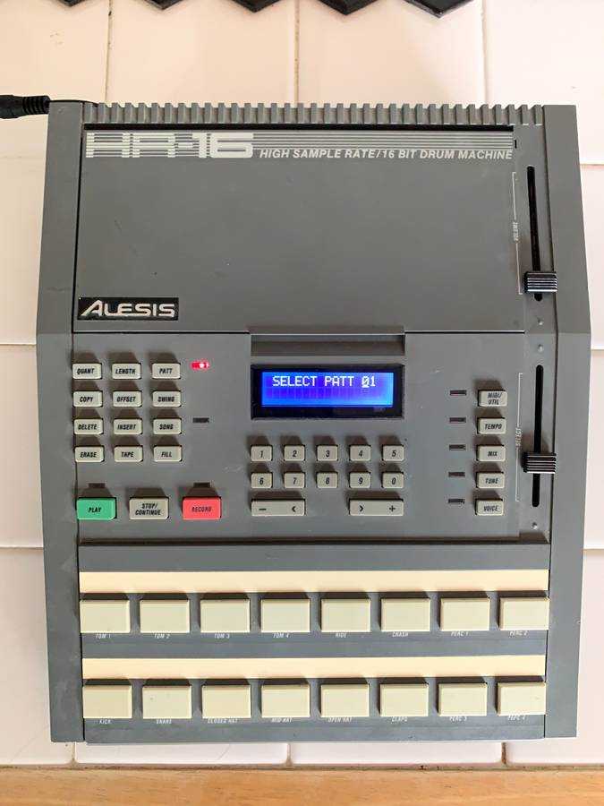 alesis hr16.jpg