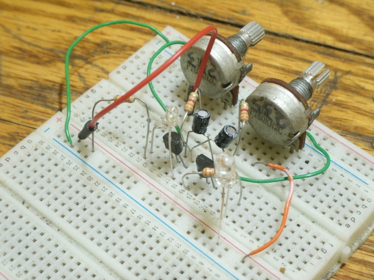 AstableMultiVibrator BreadBoard